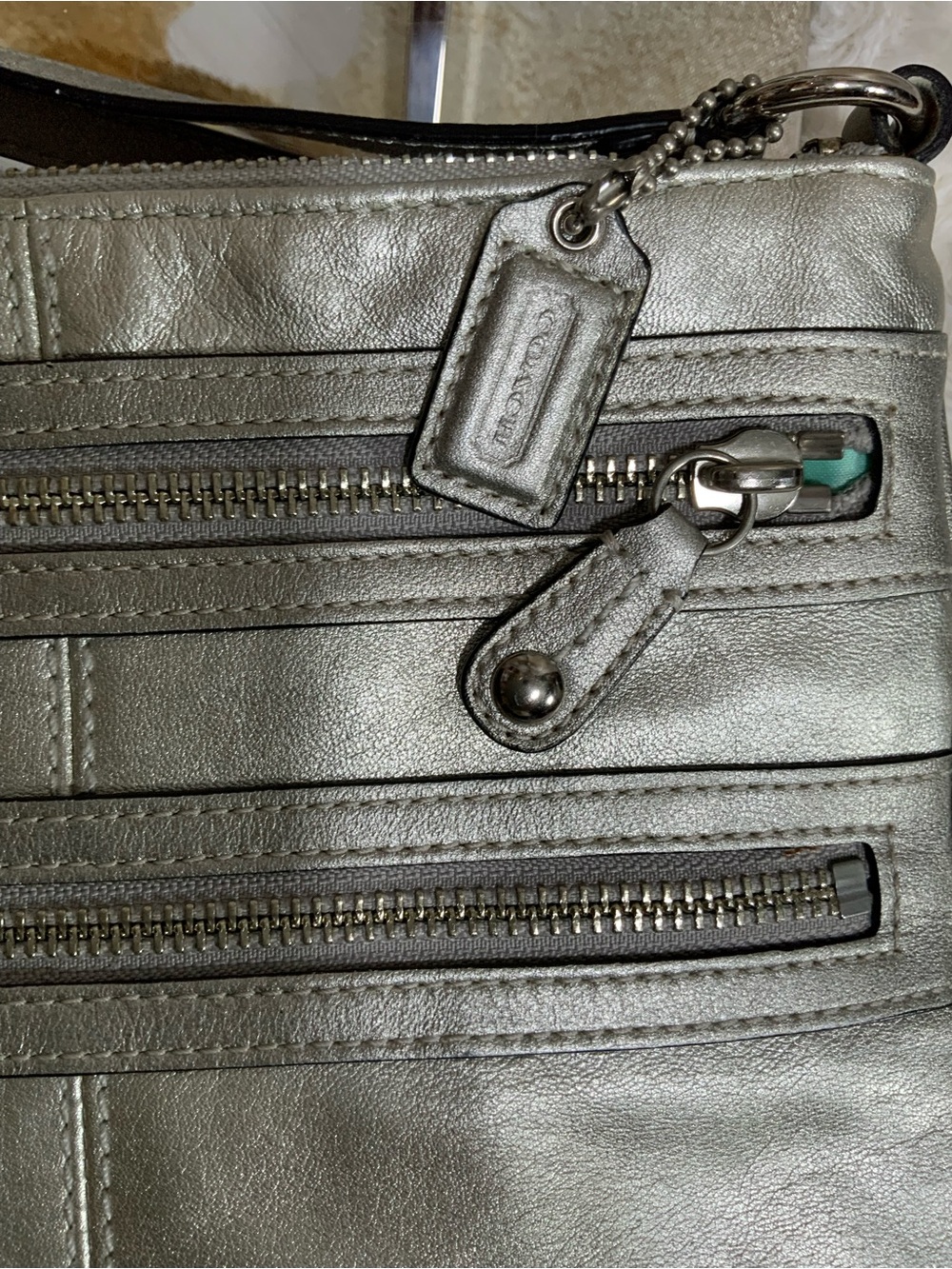 🩷Coach Metallic Silver Multi-Zip Crossbody Bag - Picture 4 of 9